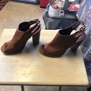 Anne Marie Women’s block heel shoes